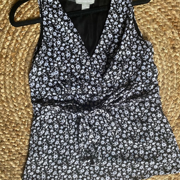 Black and white floral wrap tank top - Picture 3 of 4